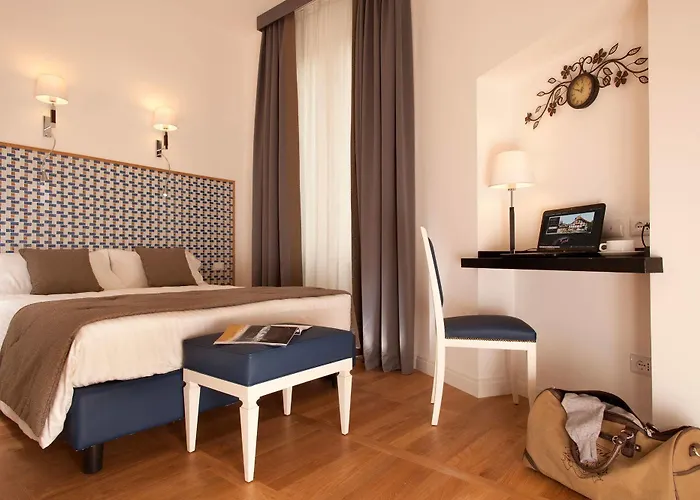 Floris Hotel
