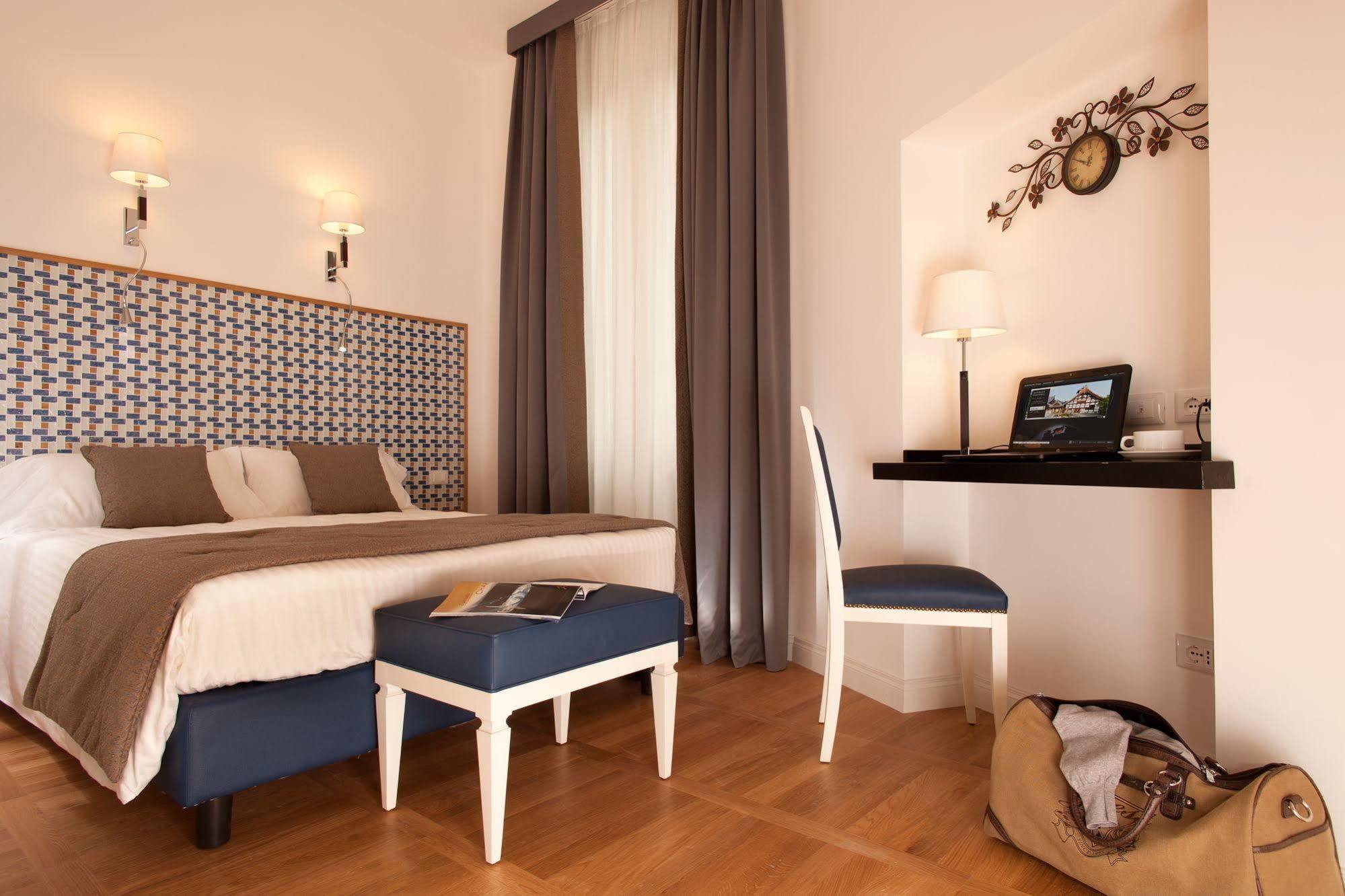 Hotel Floris 3*
