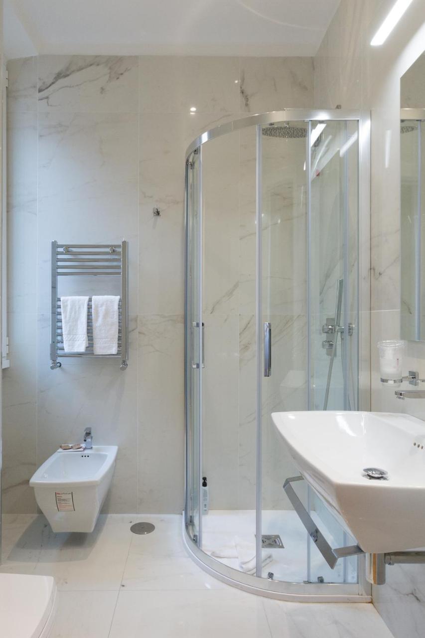 Floris Hotel