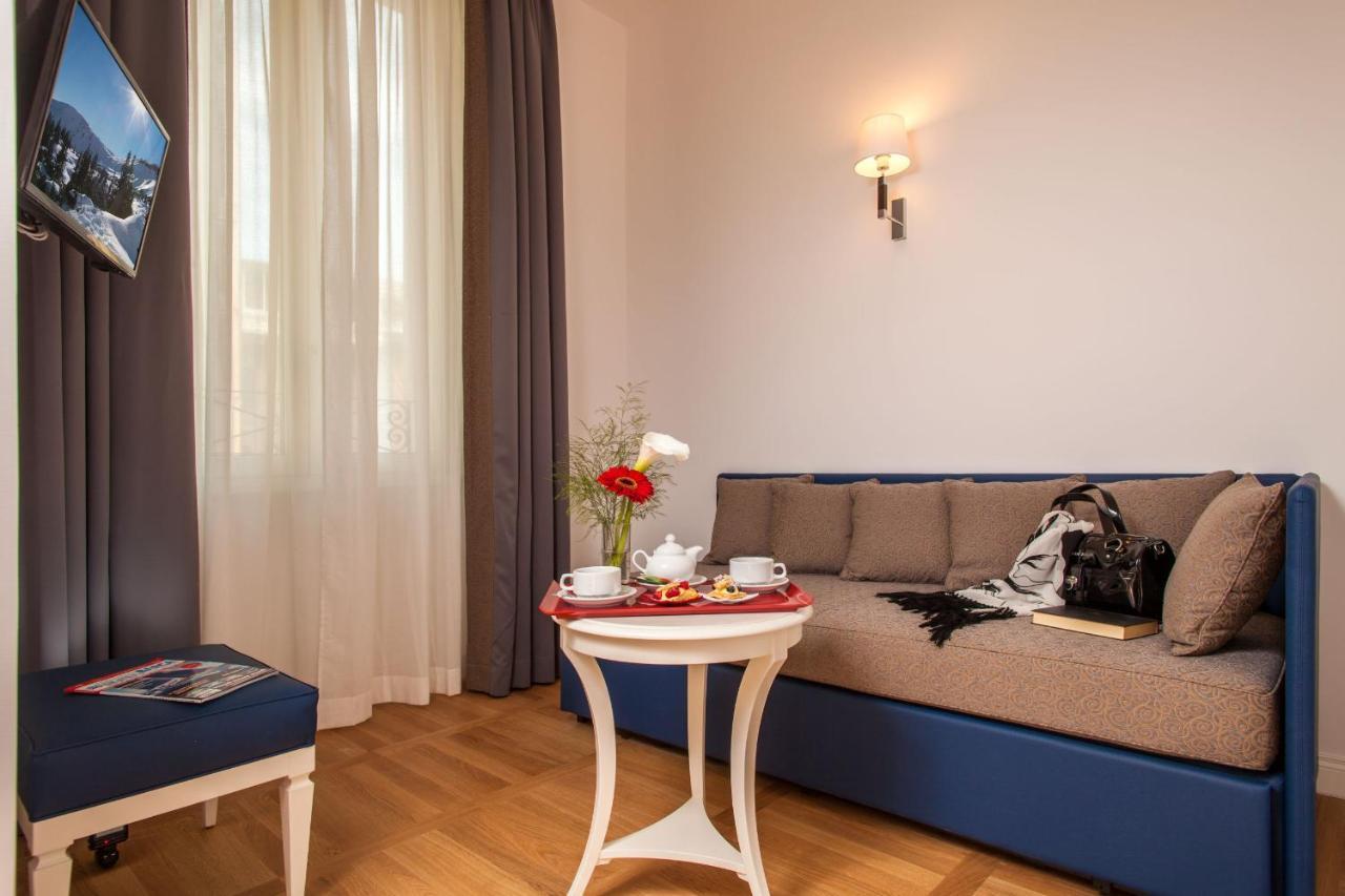 Floris Hotel